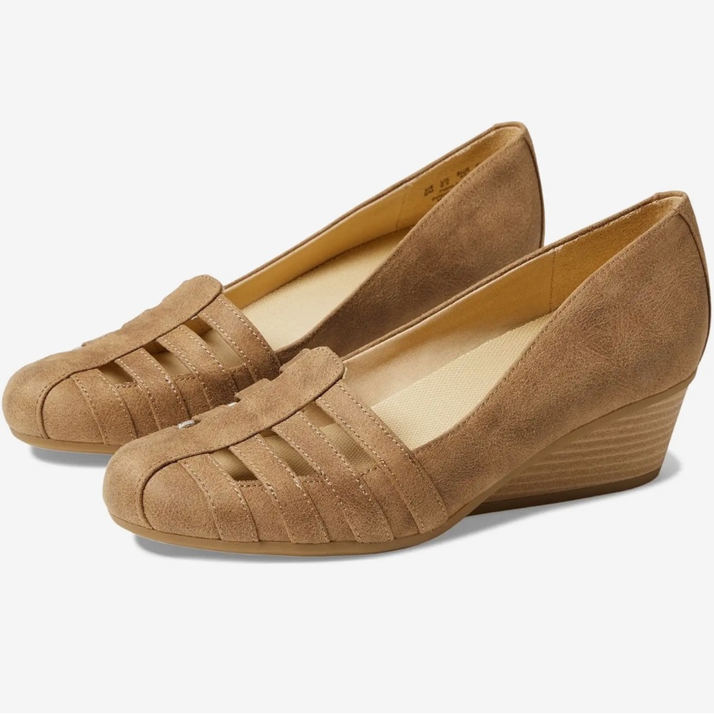 Elegant Tan Wedge Loafers